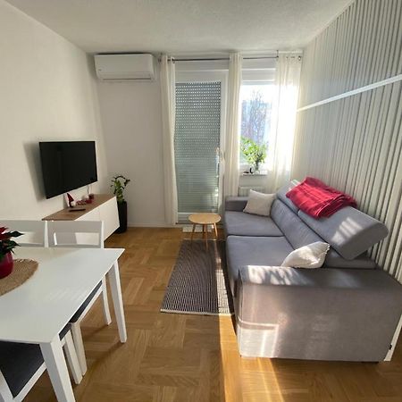 Studio Apartman Ana Zagreb Exteriör bild
