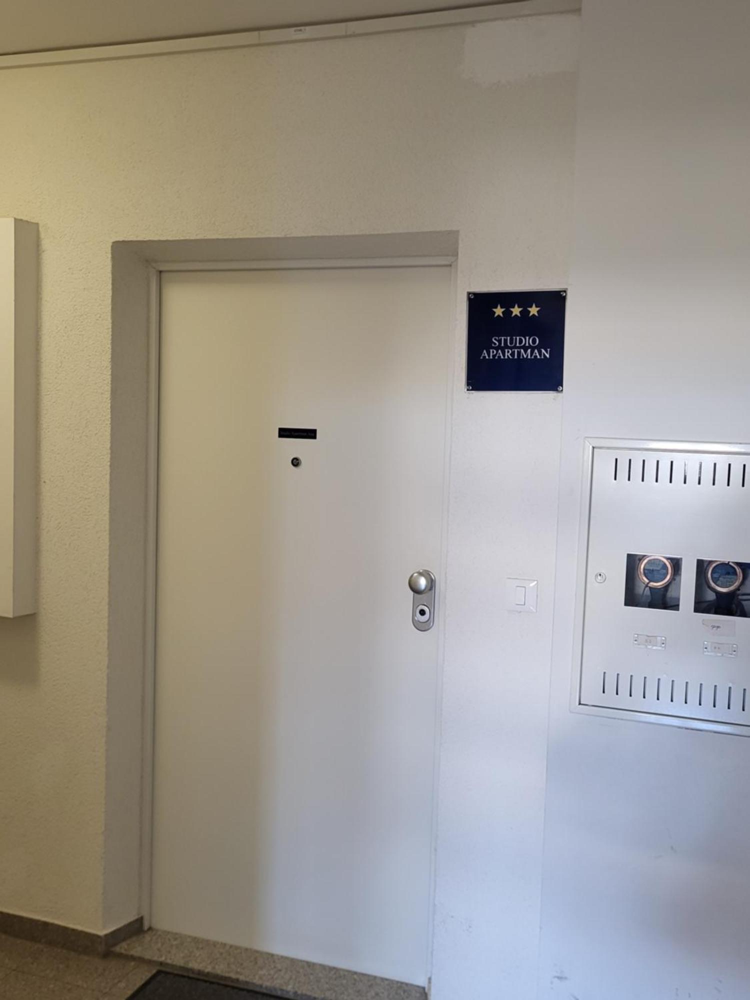 Studio Apartman Ana Zagreb Exteriör bild