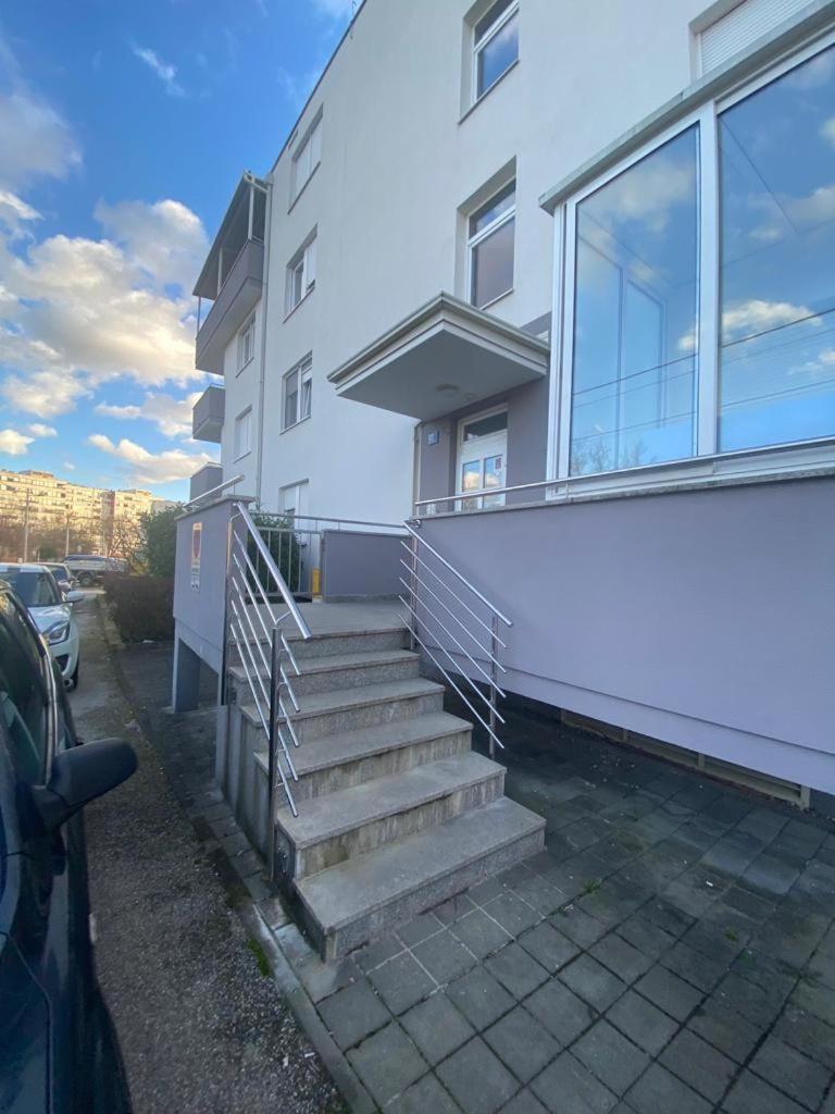 Studio Apartman Ana Zagreb Exteriör bild