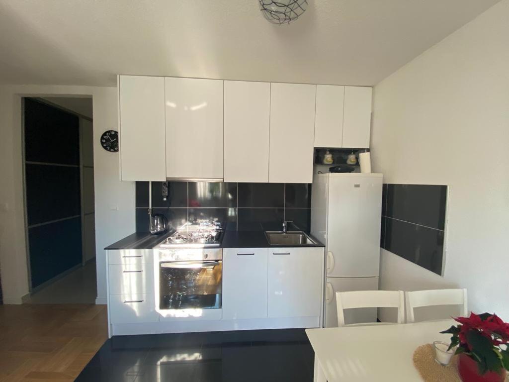 Studio Apartman Ana Zagreb Exteriör bild